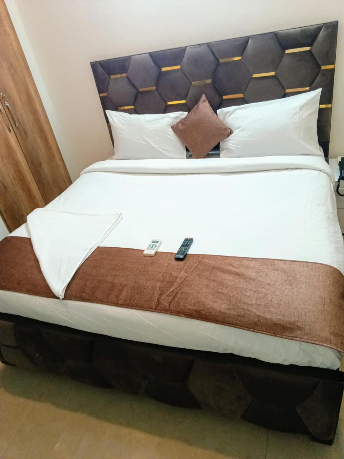 גורגאון Soooper Hotel מראה חיצוני תמונה