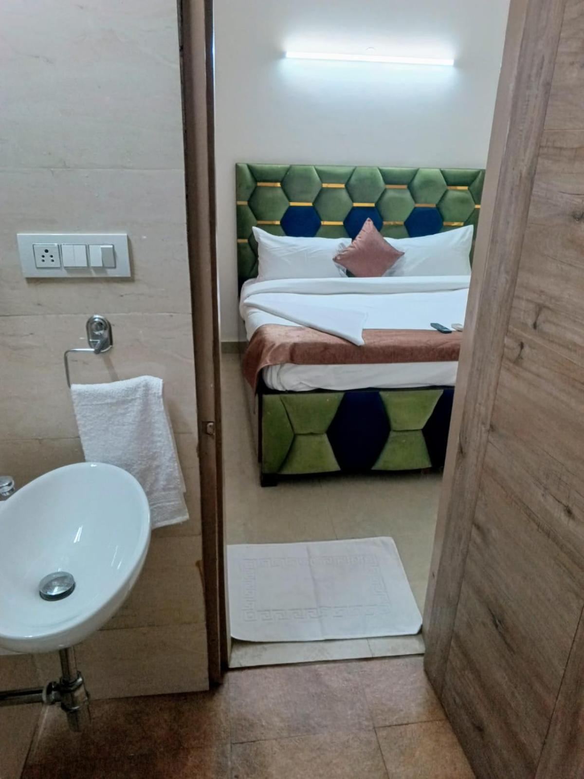 גורגאון Soooper Hotel מראה חיצוני תמונה